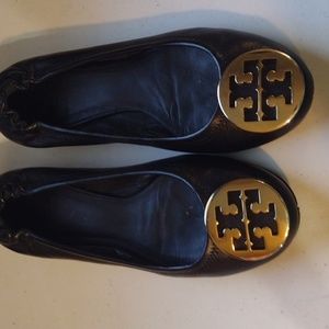 Classic Tory Burch Claire Ballet Flat Size 9.5, Black with Gold Logo